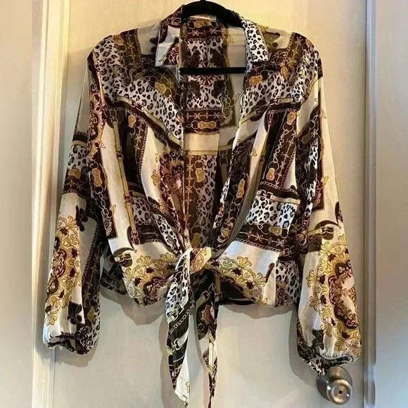 Timing Blouse - Picture 1 of 1